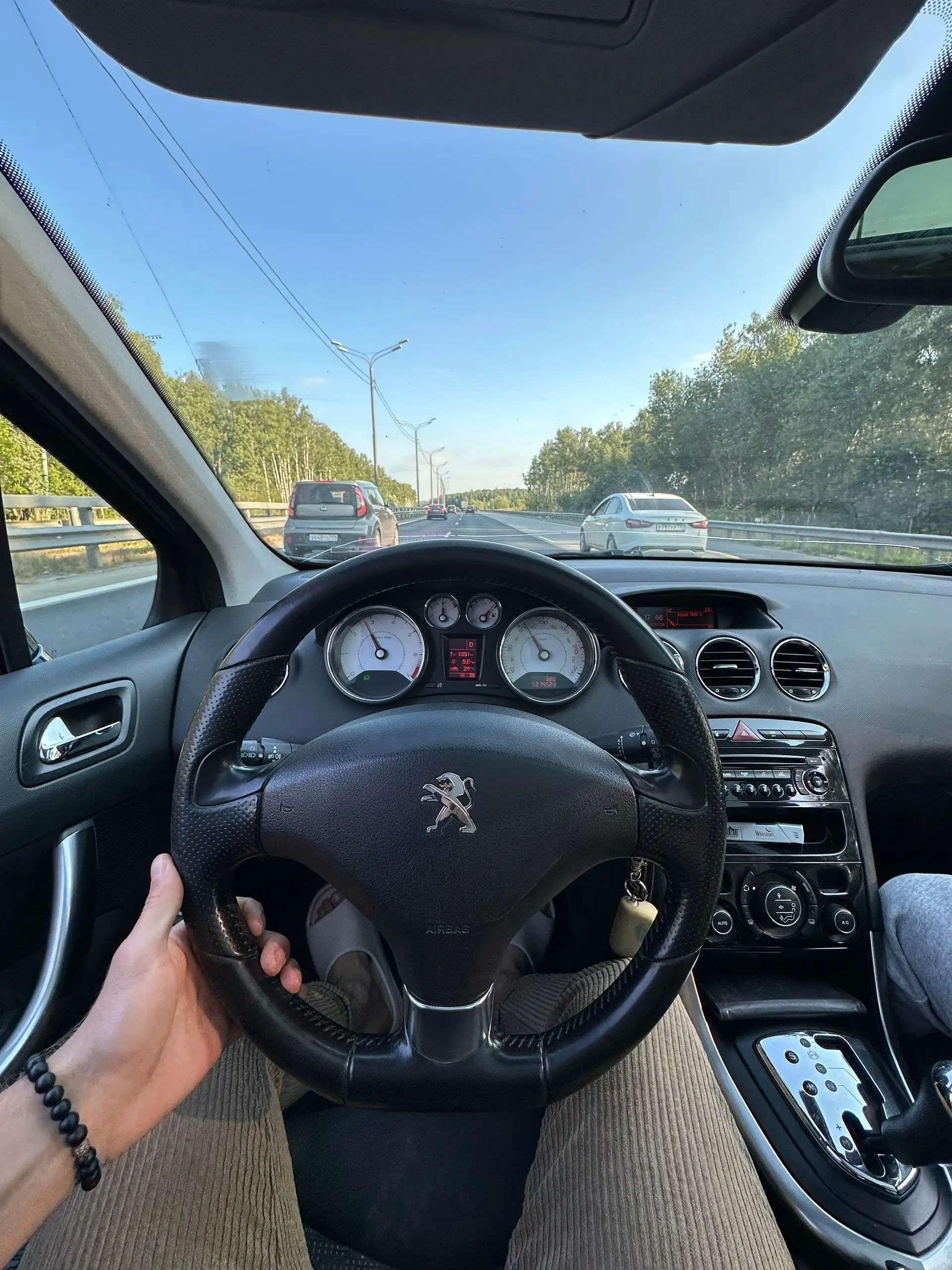 Peugeot 308 (Рестайлинг) 2011, 1.6 AT, 215 тыс. км - Авто в Волгоград