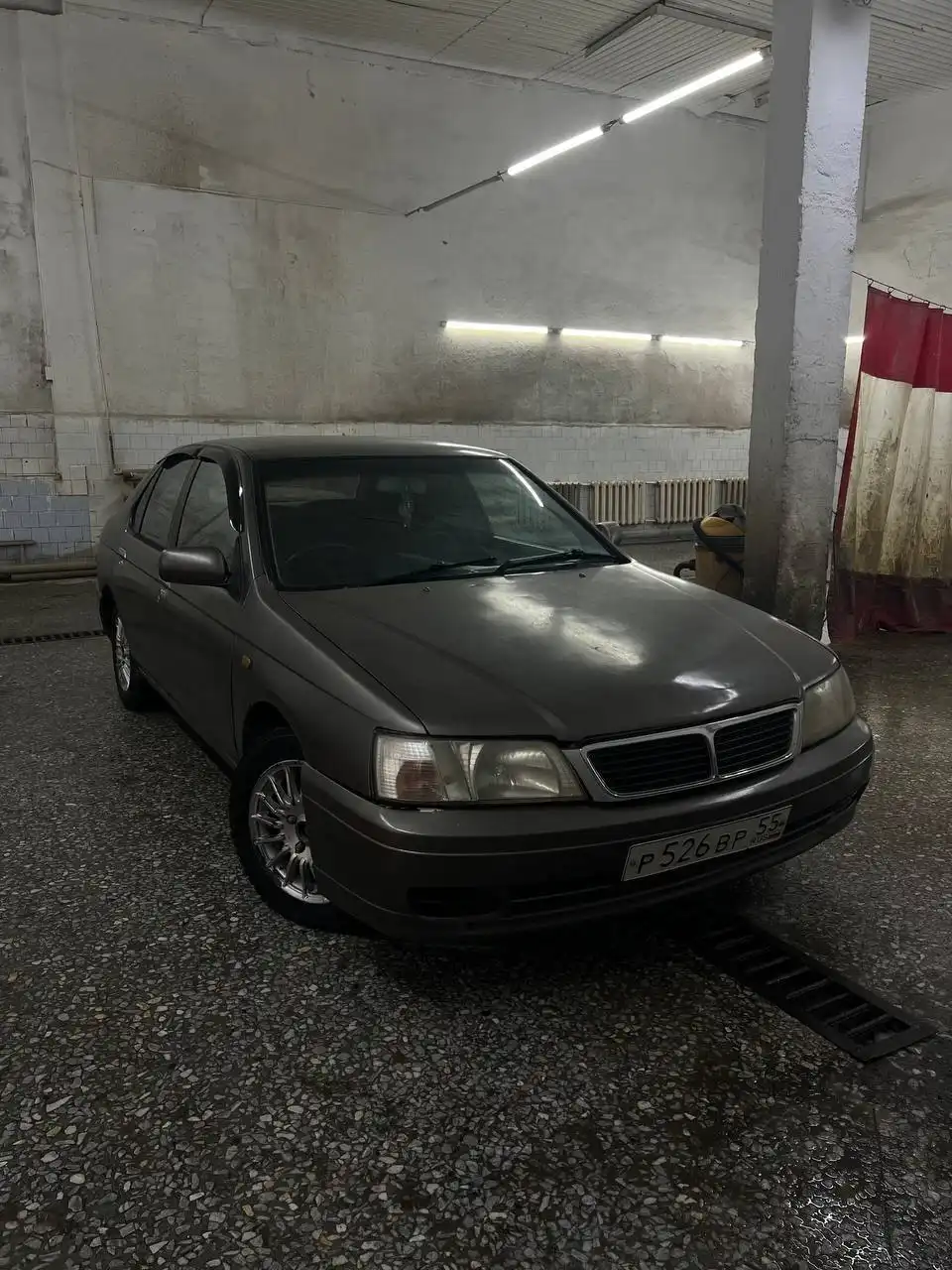 Продам Nissan Bluebird 1.8 бензин АКПП 1996 год