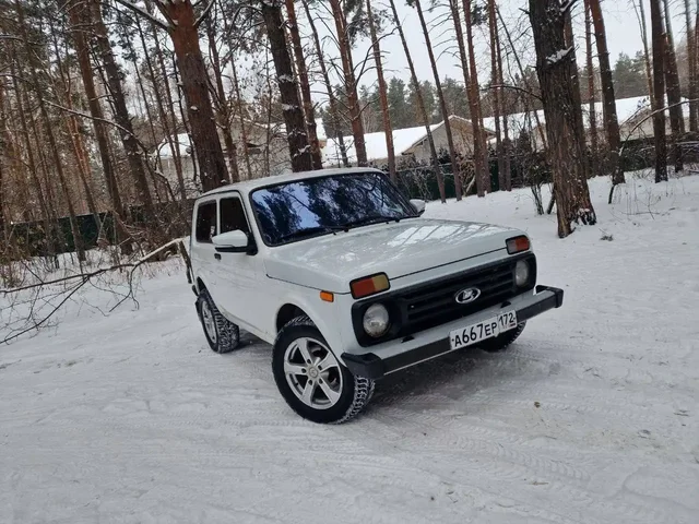 Нива 2018 года в отличном состоянии с газовым оборудованием - Легковые автомобили в Тюмень
