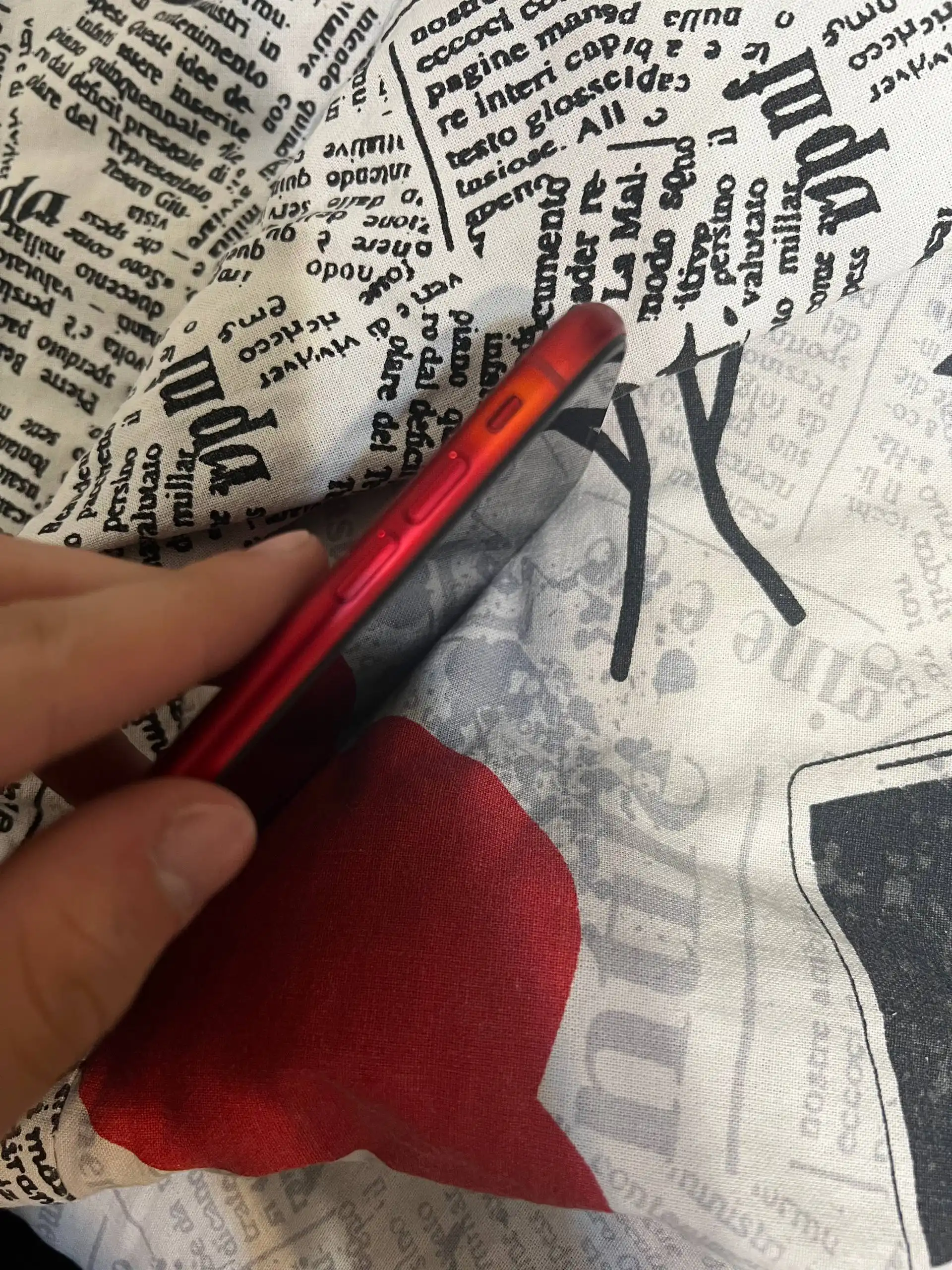 iPhone XR красный с разбитым дисплеем - Смартфоны (Электроника) в Ижевск