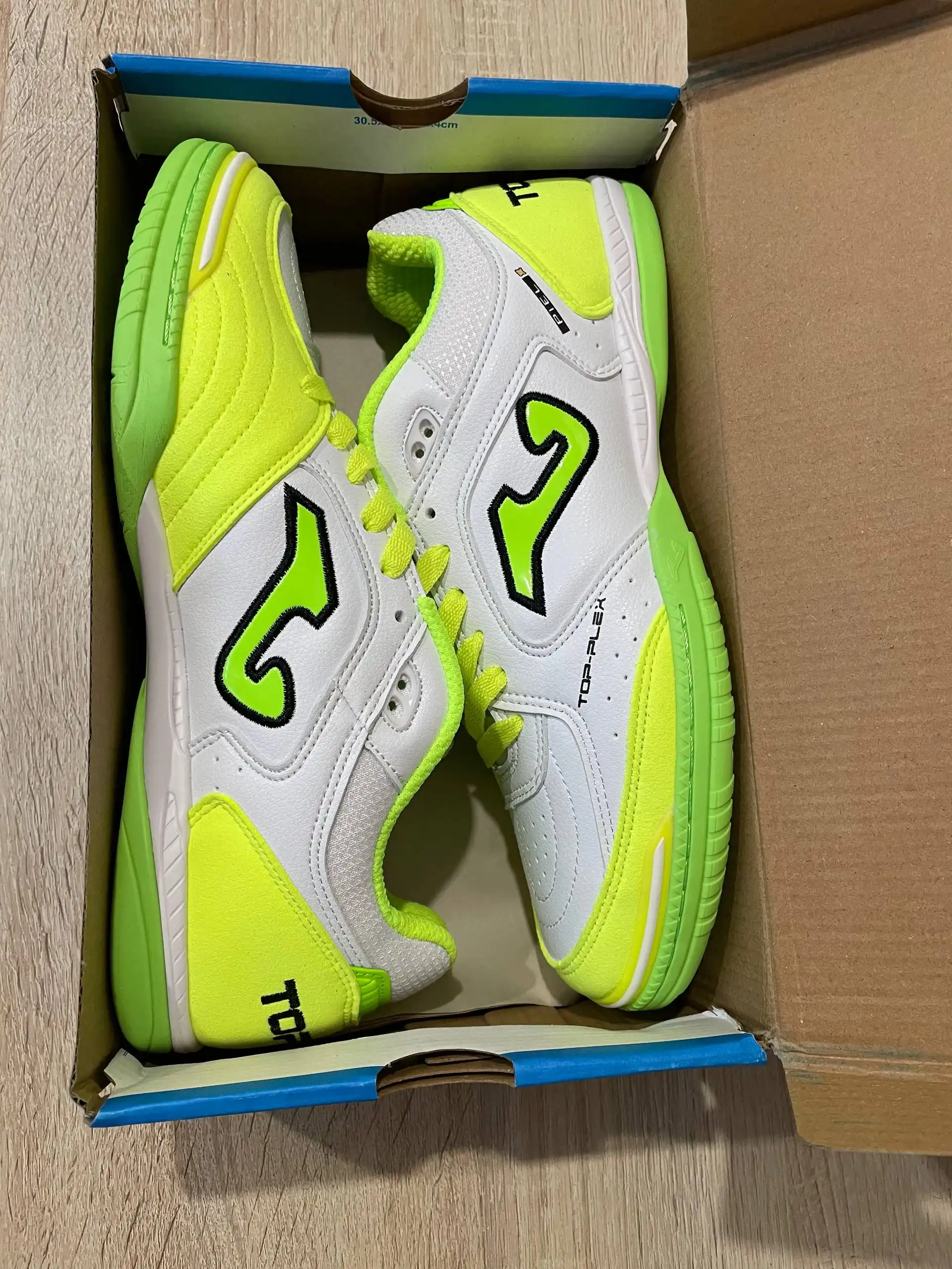 Продажа футбольных кроссовок для мини-футбола - Спортивная обувь (Одежда) в Ижевск