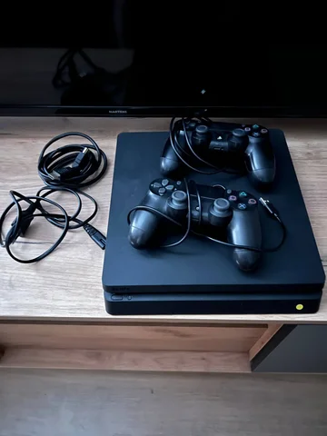 Продам PlayStation 4 Slim с 2 джойстиками - Вейп-устройства в Ижевск