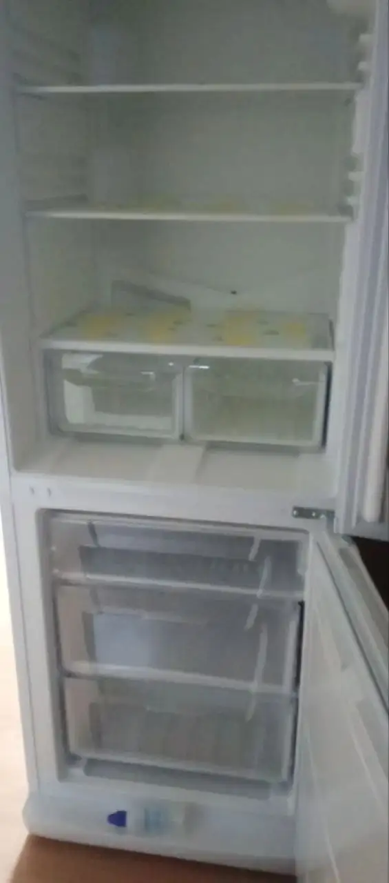 Продам б/у холодильник 1 год - Холодильники (Для дома и дачи) в Ижевск