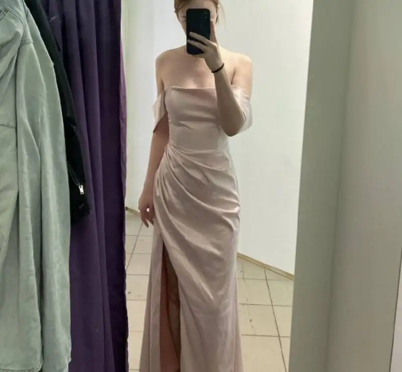 Срочная продажа платья размер 44 - Женская одежда (Одежда) в Ижевск