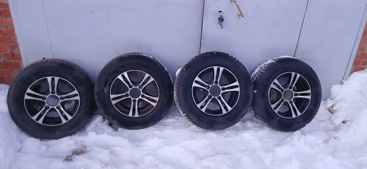Комплект колёс для Chevrolet Niva: диски СКАД Дюна + резина GOODYEAR WRANGLER KEVLAR - Запчасти (Авто) в Ижевск