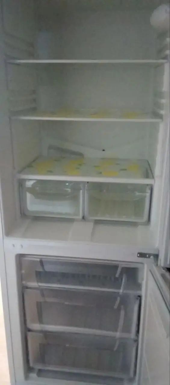 Продам холодильник б/у 1 год - Крупная бытовая техника (Для дома и дачи) в Ижевск