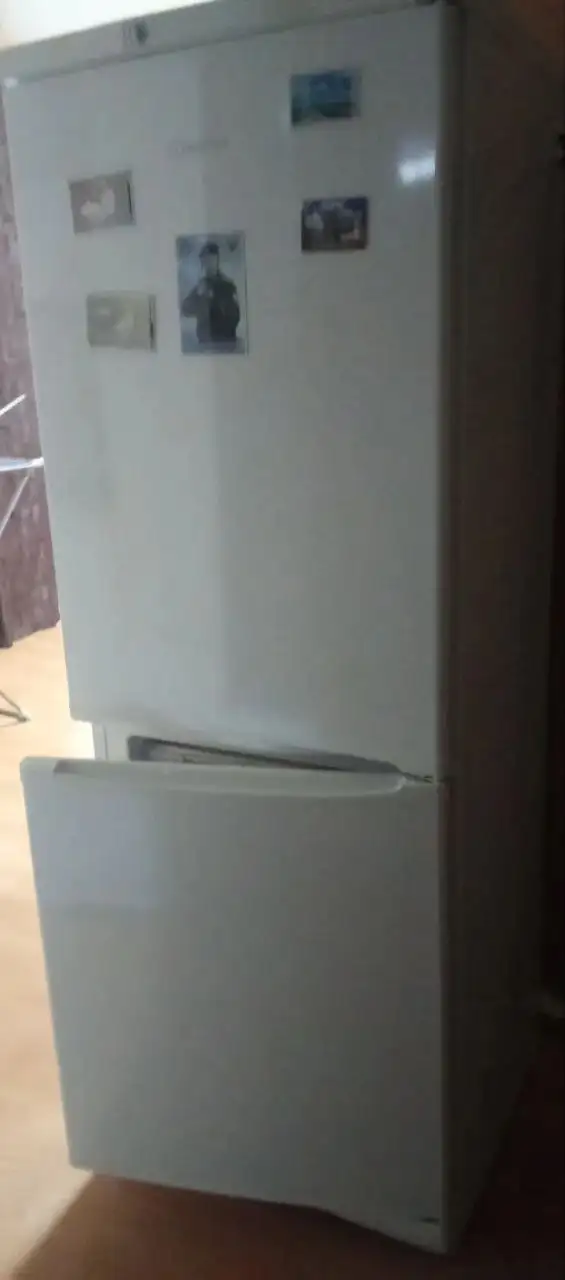 Продам холодильник б/у 1 год - Крупная бытовая техника (Для дома и дачи) в Ижевск