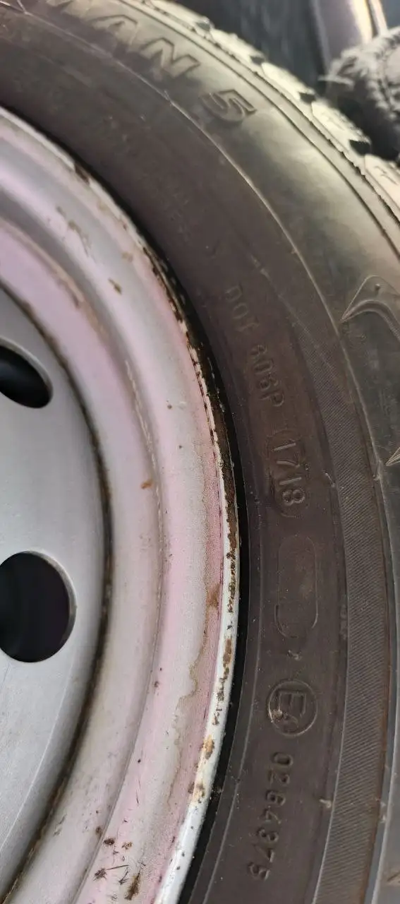 Продам шины с шипами 70% - Шины и диски (Запчасти) в Ижевск