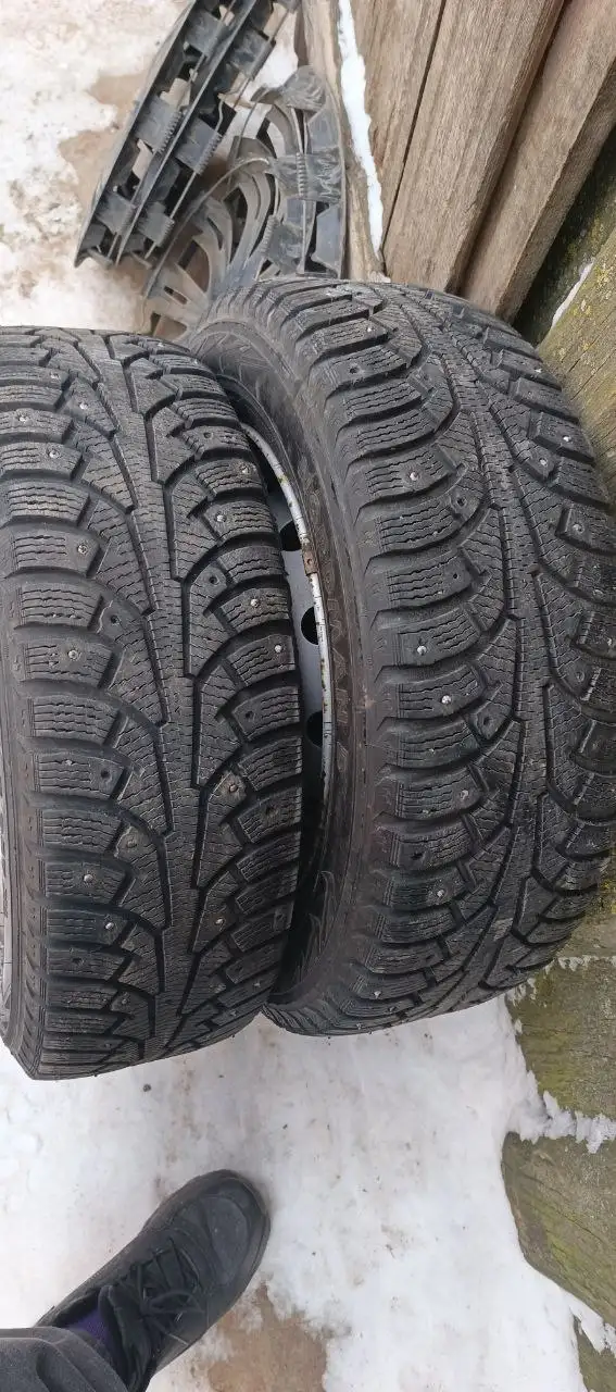 Продам шины с шипами 70% - Шины и диски (Запчасти) в Ижевск