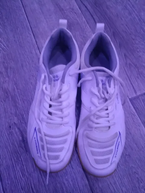 Волейбольные кроссовки отдам - Медицинские товары в Ижевск