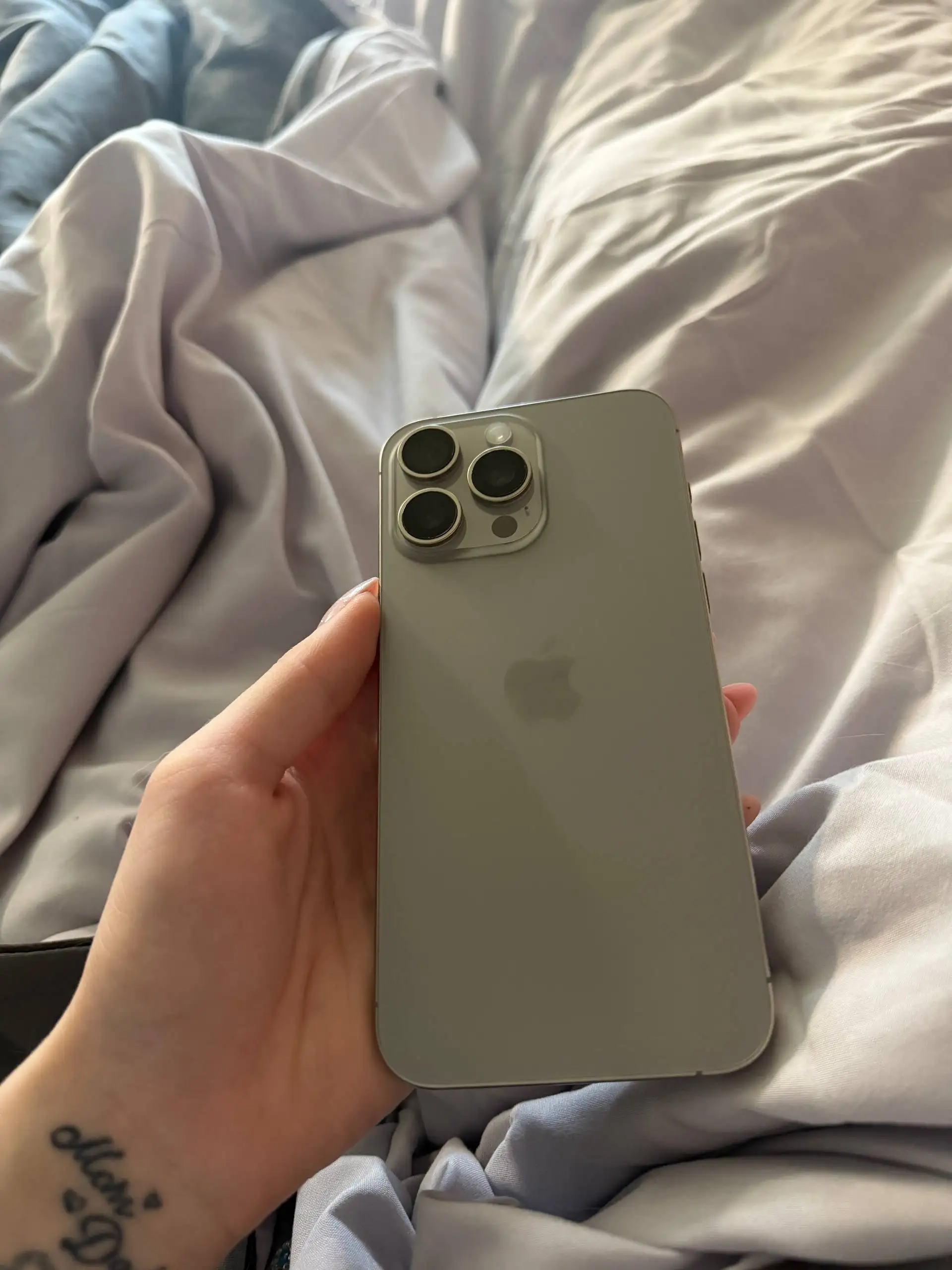 Продам iPhone 15 Pro Max в отличном состоянии - Смартфоны (Электроника) в Ижевск