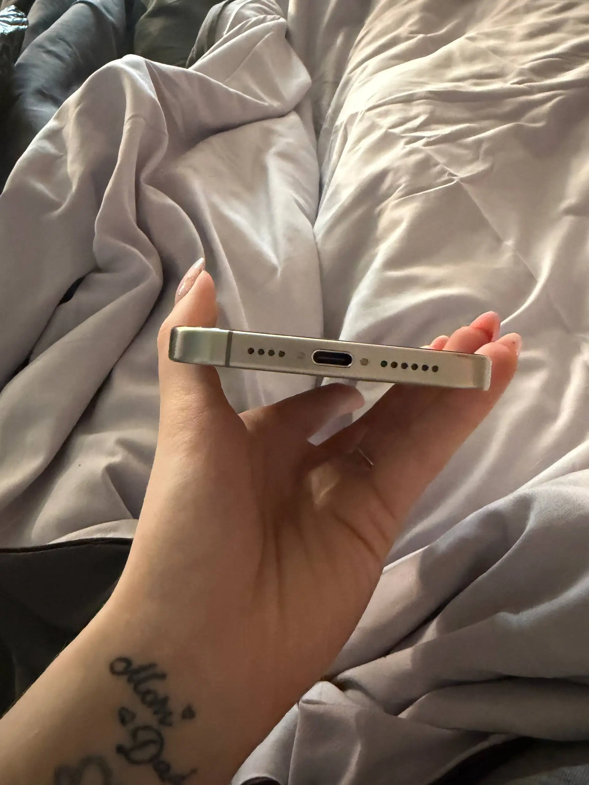 Продам iPhone 15 Pro Max в отличном состоянии - Смартфоны (Электроника) в Ижевск