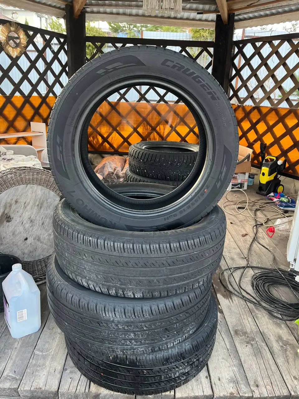 Шины Kumho Crugen Premium KL33 225/55 R18 с заплатками - Шины и диски (Запчасти) в Ижевск