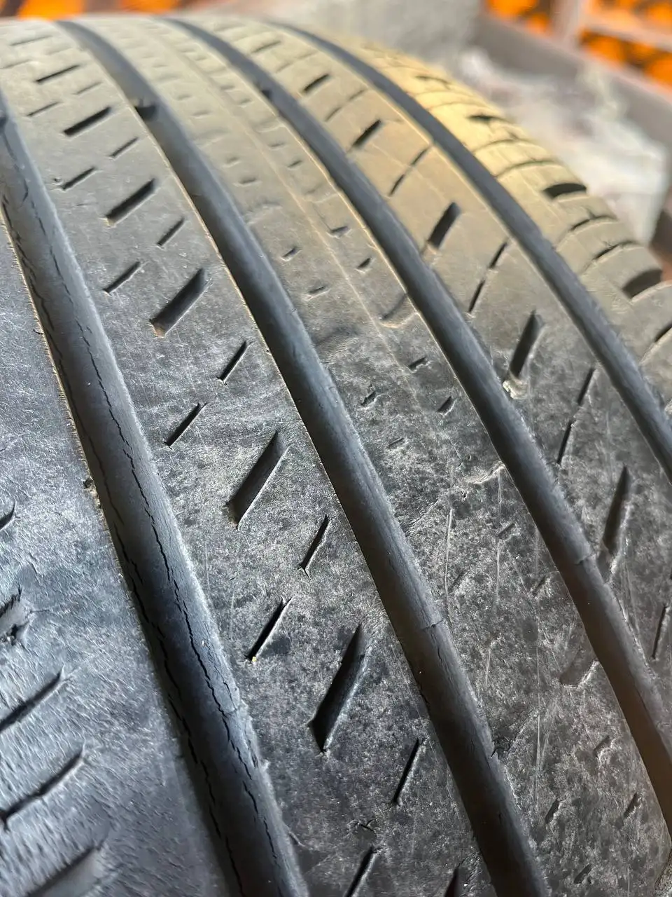Шины Kumho Crugen Premium KL33 225/55 R18 с заплатками - Шины и диски (Запчасти) в Ижевск