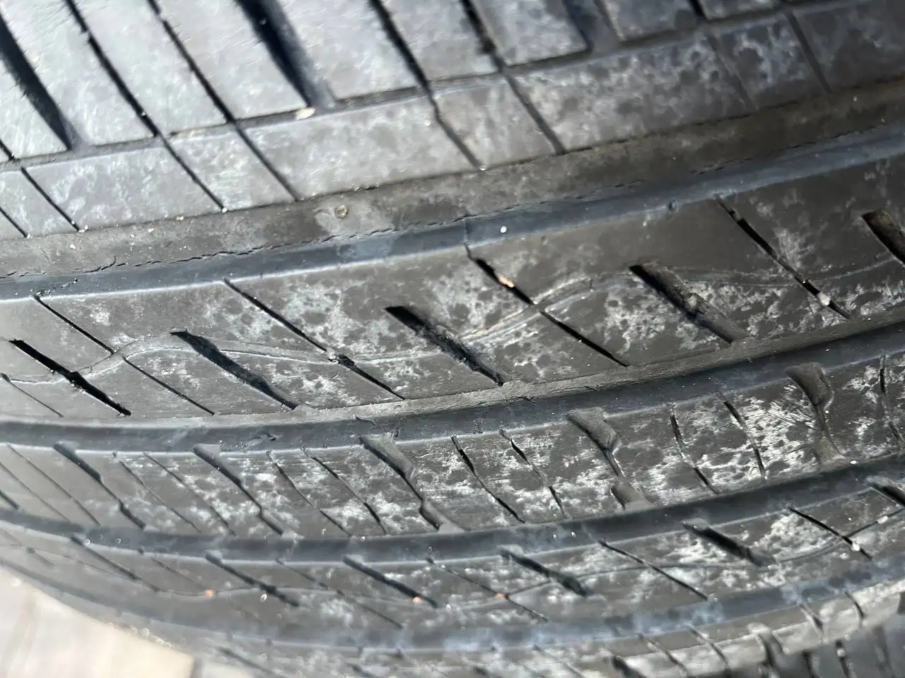 Шины Kumho Crugen Premium KL33 225/55 R18 с заплатками - Шины и диски (Запчасти) в Ижевск