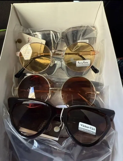 Обувь и аксессуары: кроссовки, тапочки, очки - Одежда в Ижевск