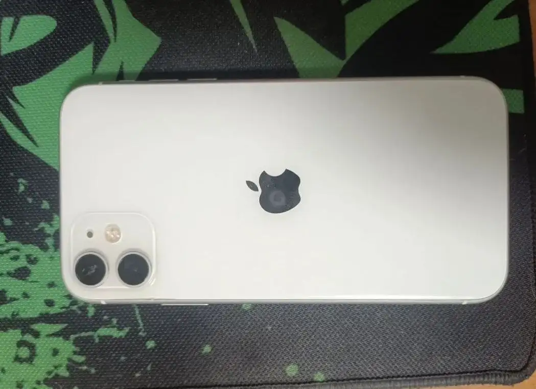 Продам iPhone 11 128 ГБ с полосой на экране - Смартфоны (Электроника) в Ижевск