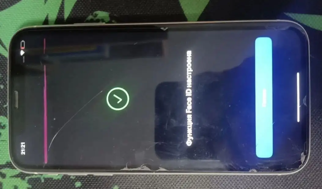 Продам iPhone 11 128 ГБ с полосой на экране - Смартфоны (Электроника) в Ижевск