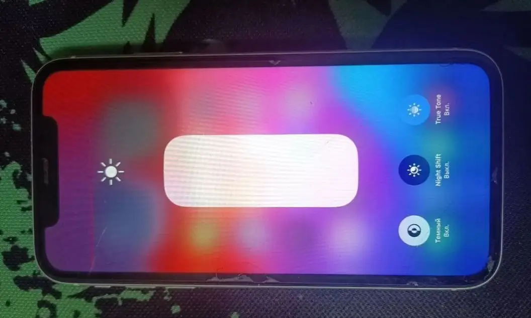 Продам iPhone 11 128 ГБ с полосой на экране - Смартфоны (Электроника) в Ижевск