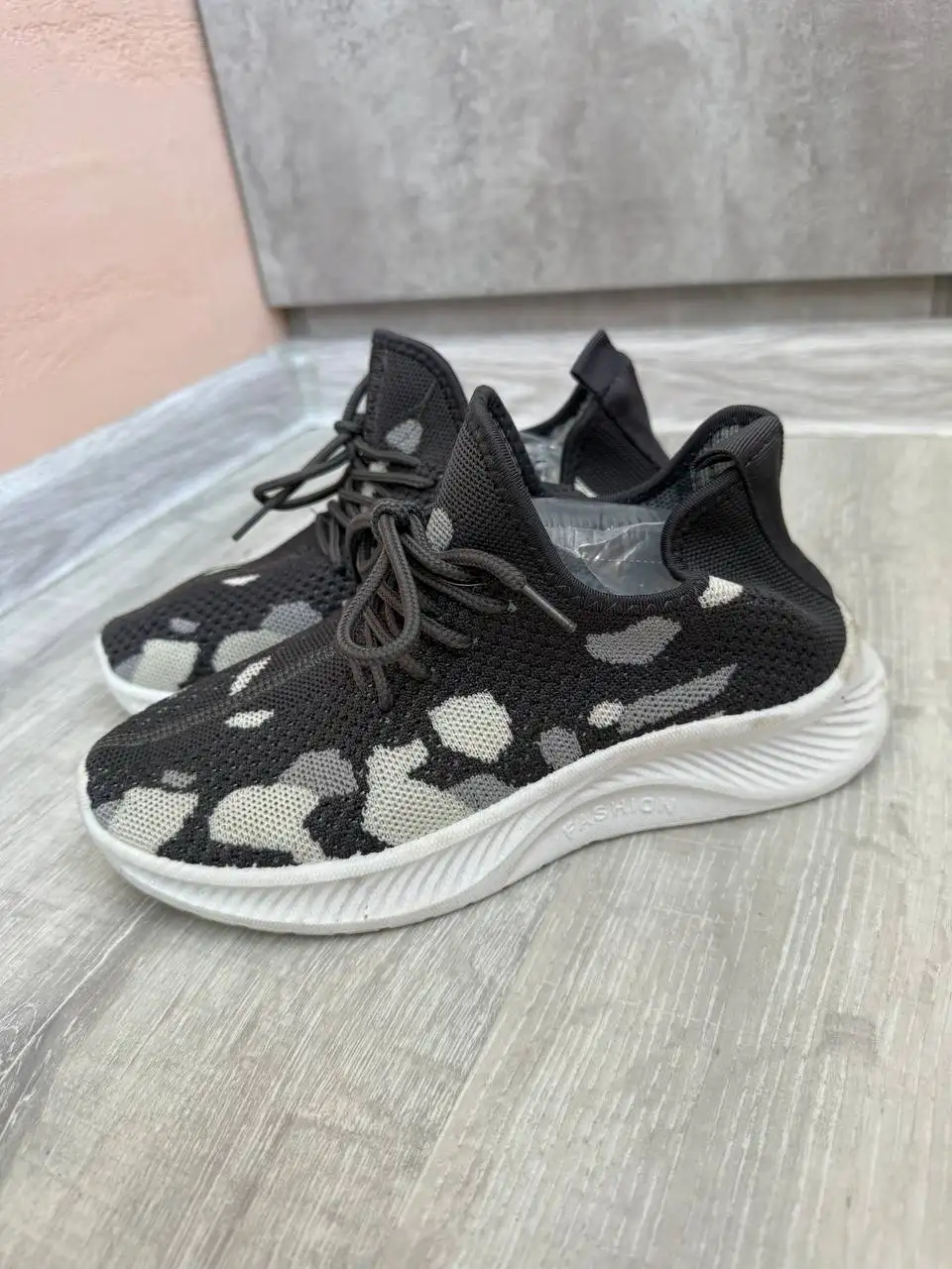 Кроссовки, тапочки, очки мужские и женские - Обувь и аксессуары (Одежда) в Ижевск