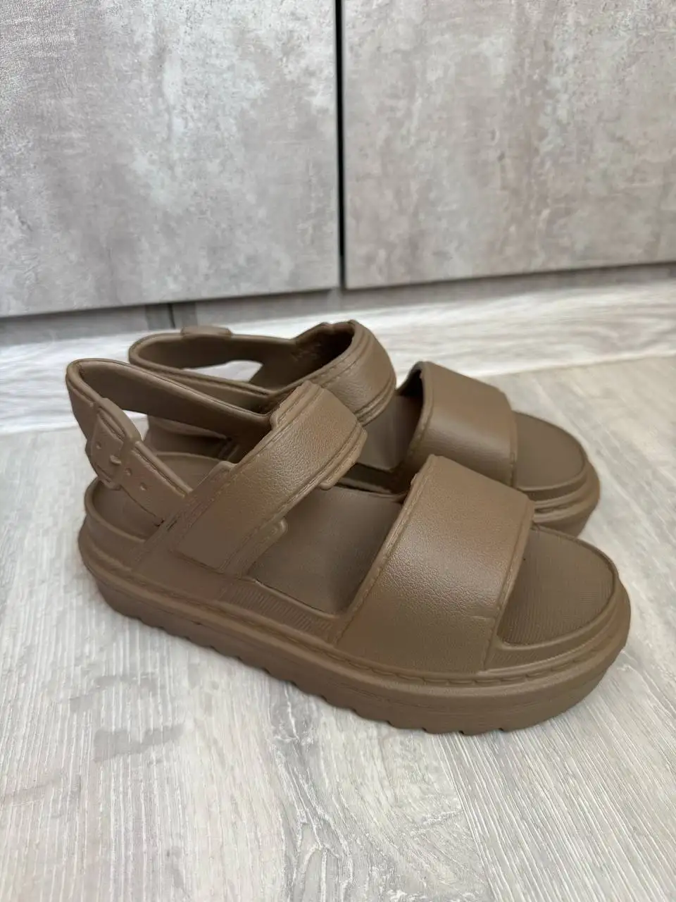 Остатки кроссовок, очков и тапочек - Обувь (Одежда) в Ижевск