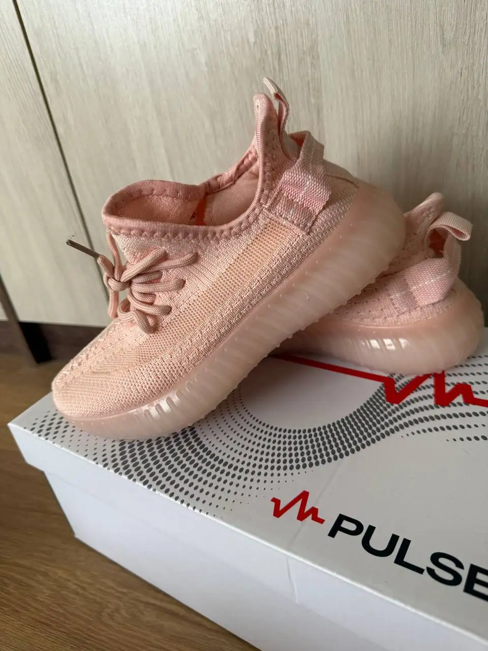 Остатки кроссовок, очков и тапочек - Обувь (Одежда) в Ижевск