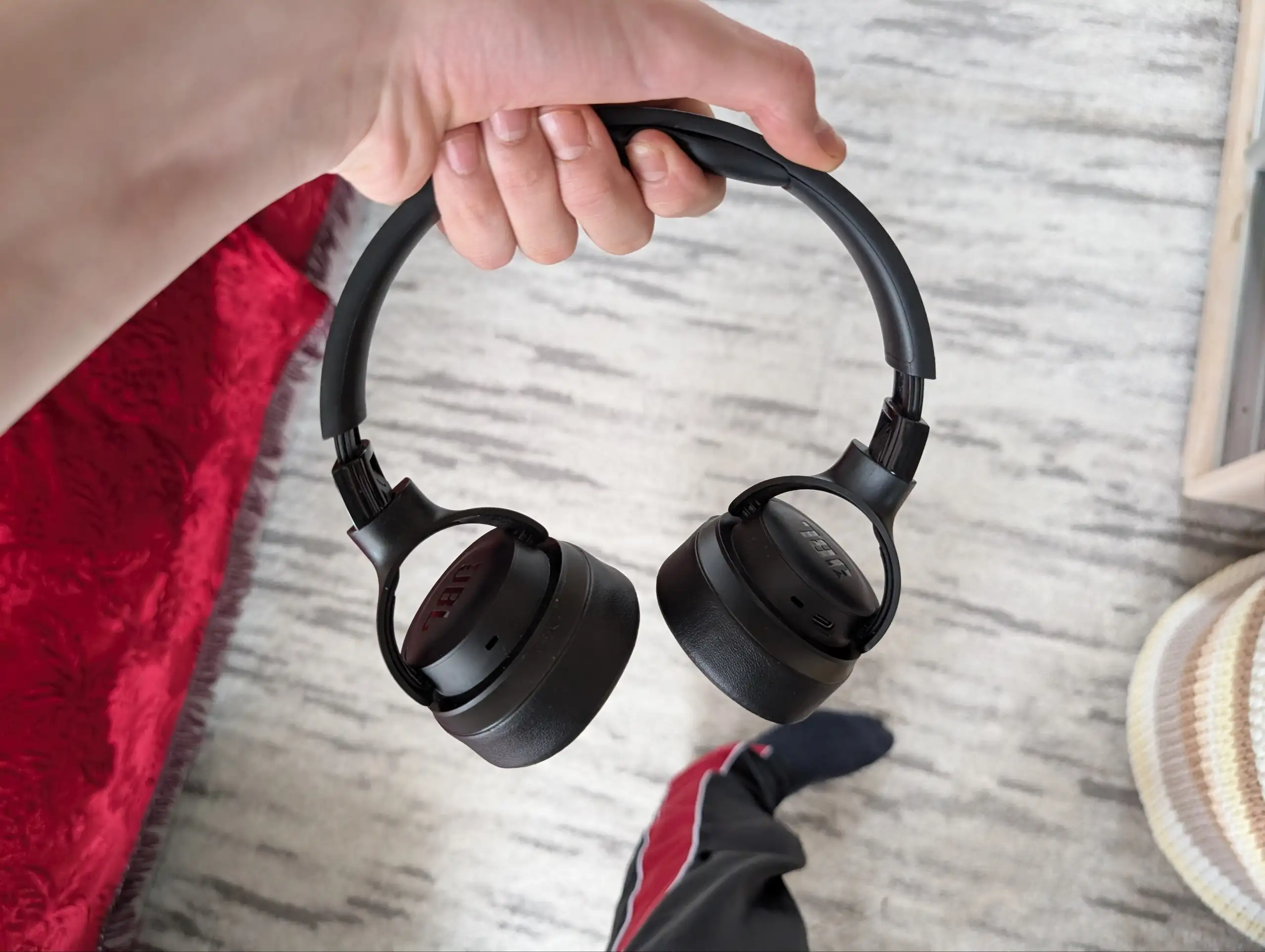 Продажа наушников JBL 710BT и Logitech G335 - Аксессуары (Электроника) в Ижевск