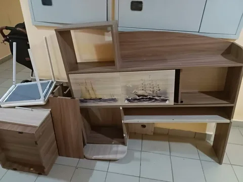 Шкаф, стол и тумбочка бесплатно - Хозблоки в Ижевск