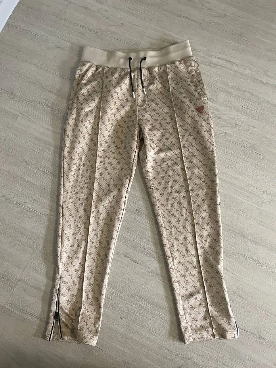Продам guess - Верхняя одежда (Одежда) в Ижевск