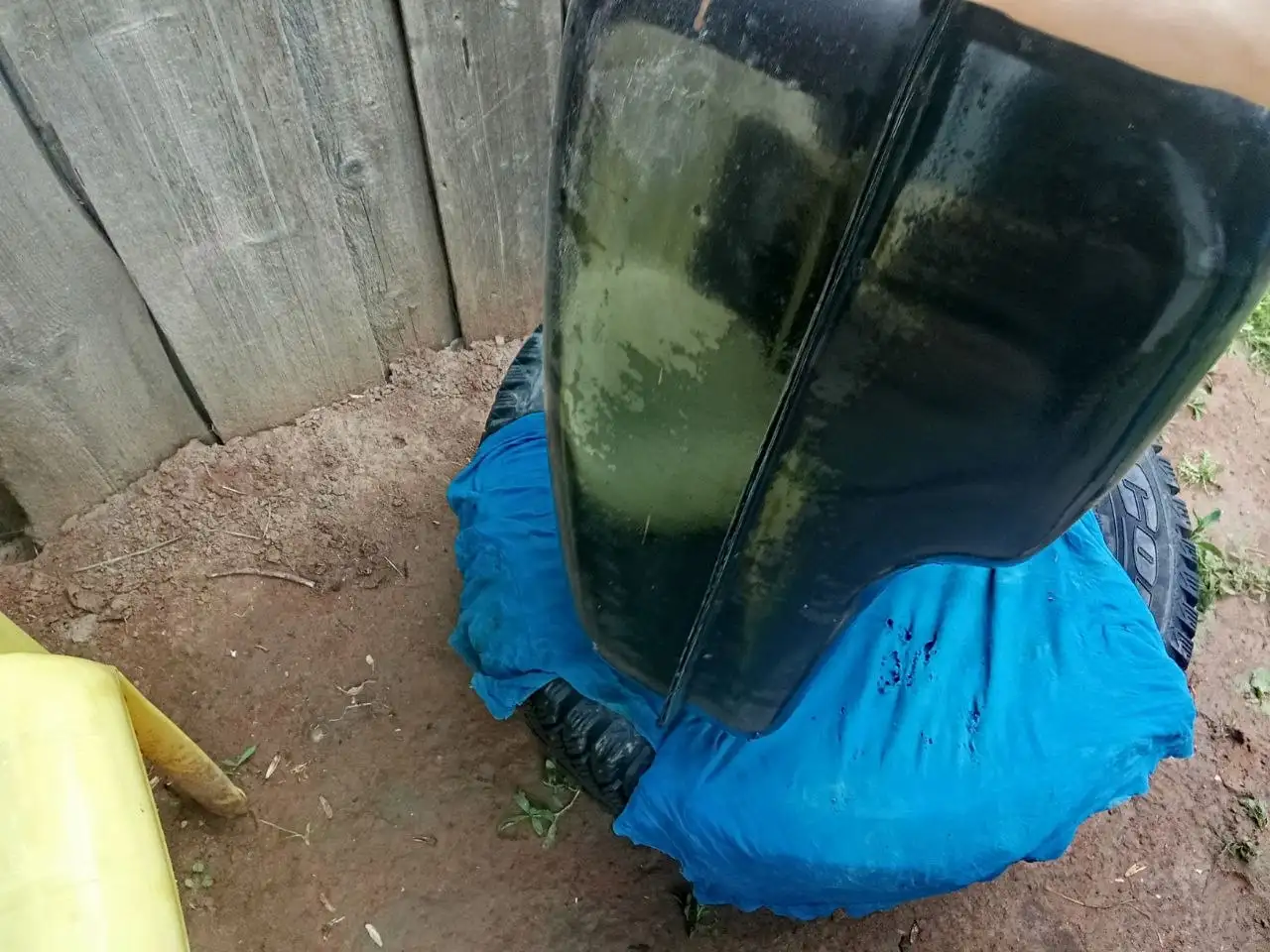 Карбюраторный бак на ВАЗ 2107 - Кузовные детали (Авто) в Ижевск
