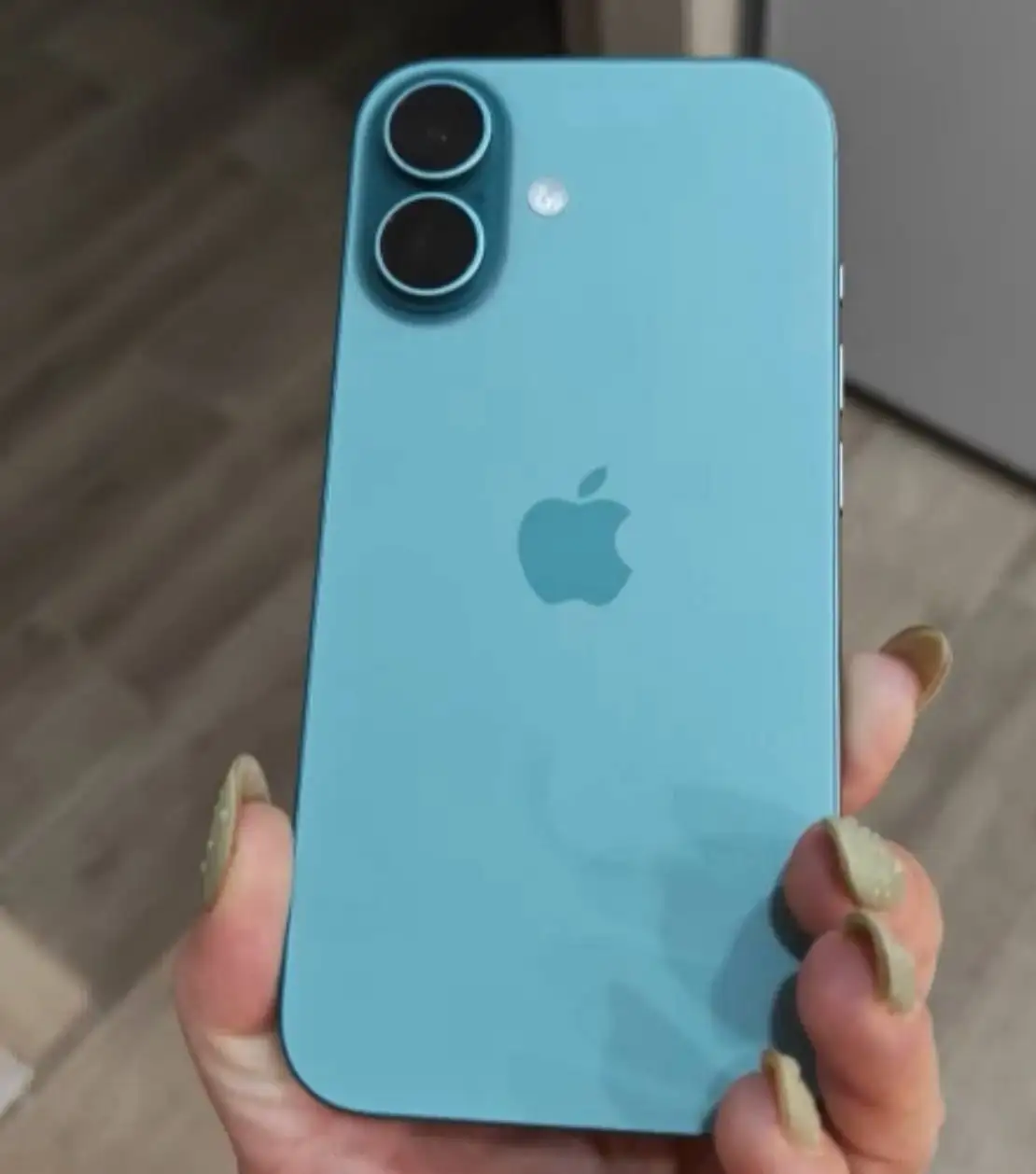Продаю iPhone 16 - Смартфоны (Электроника) в Ижевск