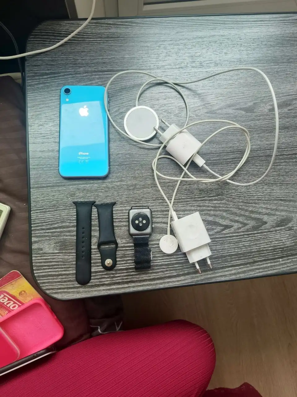 Продам iPhone XR с часами 42 мм, отличное состояние - Смартфоны и часы (Электроника) в Ижевск