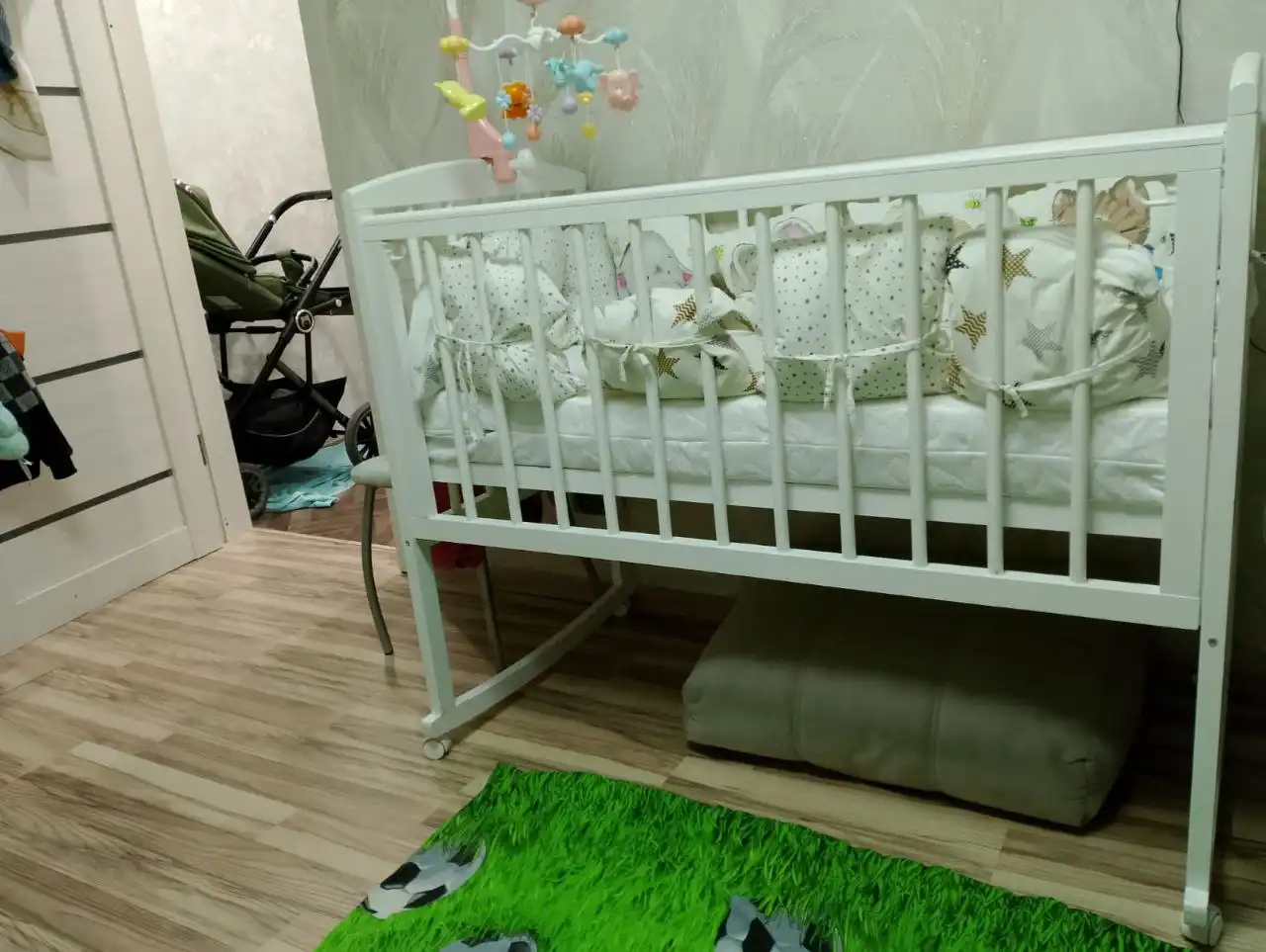 Продам детскую кроватку-качалку с ортопедическим матрасом