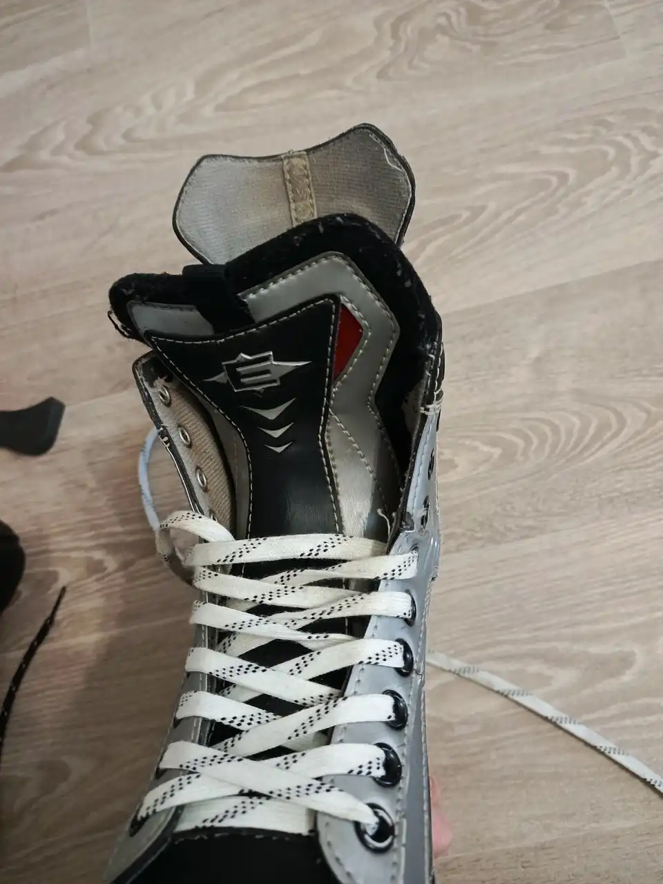 Продам хоккейные коньки Easton SE2