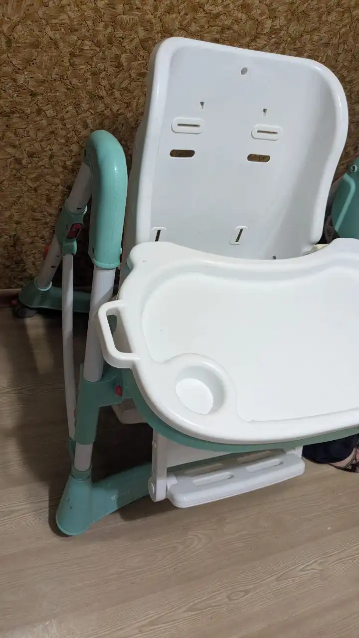 Стульчик для кормления и санки в Ижевске