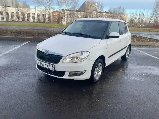 Продам Шкода Фабия 2013 года с автоматом - частное объявление в Ижевск
