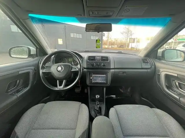 Продам Шкода Фабия 2013 года с автоматом