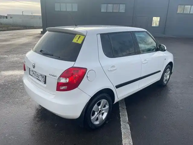 Продам Шкода Фабия 2013 года с автоматом