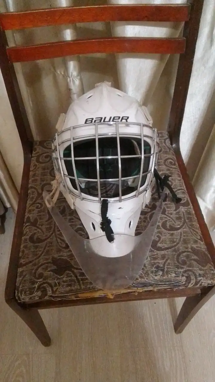 Шлем вратарской подростковый - Спортивный инвентарь (Хобби и отдых) в Ижевск