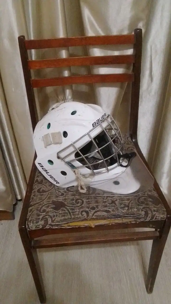 Шлем вратарской подростковый - Спортивный инвентарь (Хобби и отдых) в Ижевск