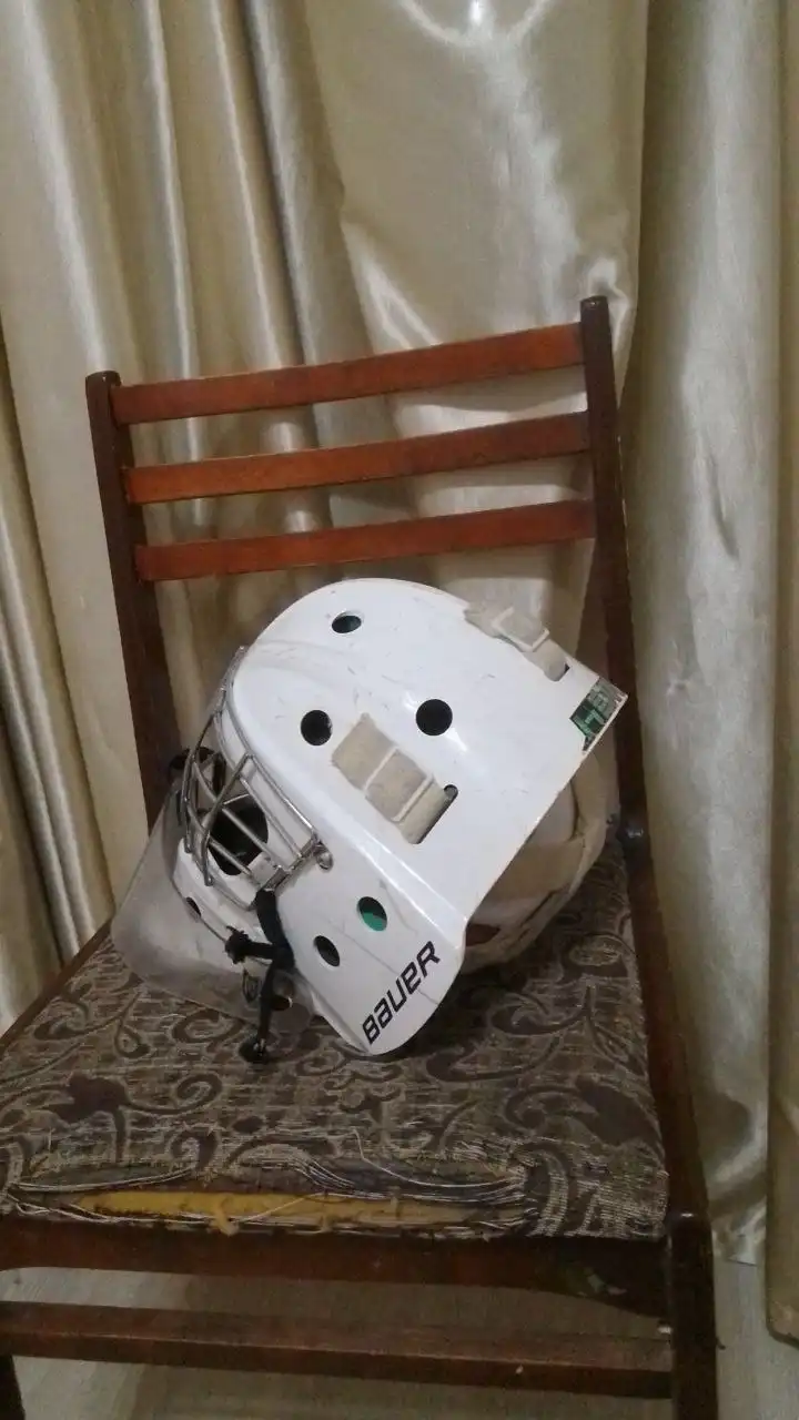 Шлем вратарской подростковый - Спортивный инвентарь (Хобби и отдых) в Ижевск