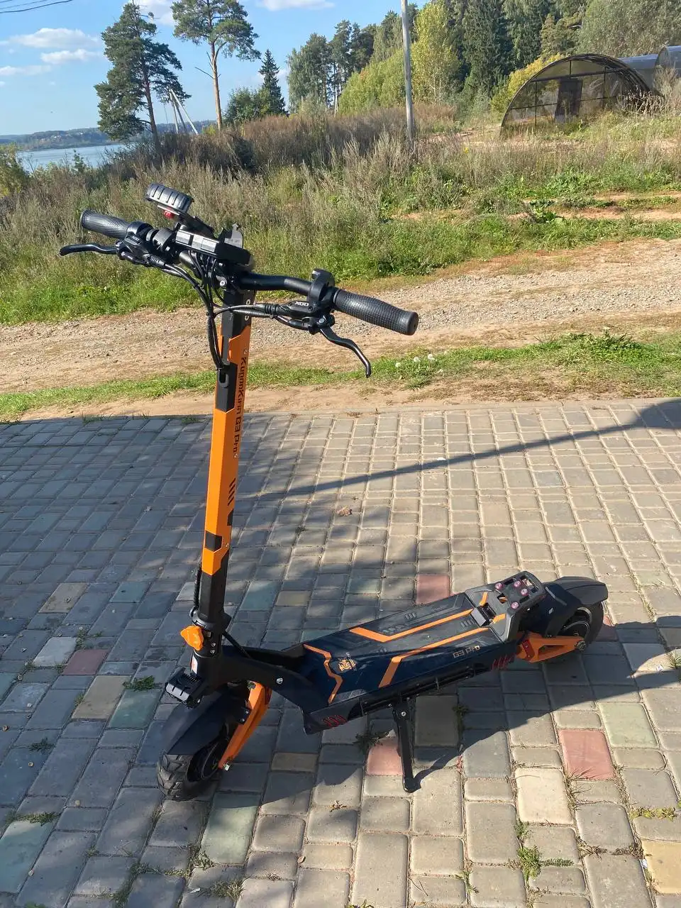 Продажа полноприводного автомобиля с пробегом около 1000