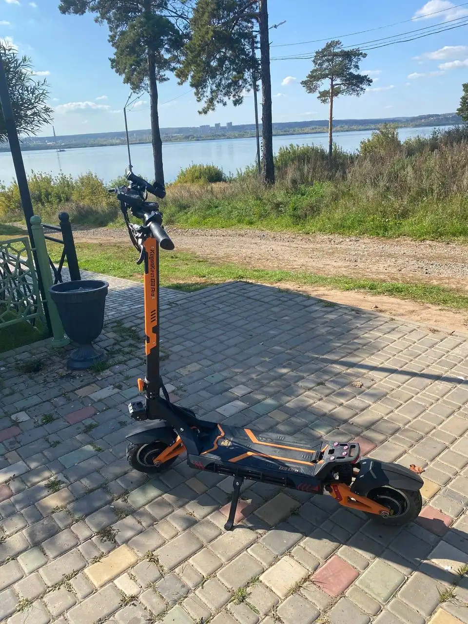 Продажа полноприводного автомобиля с пробегом около 1000