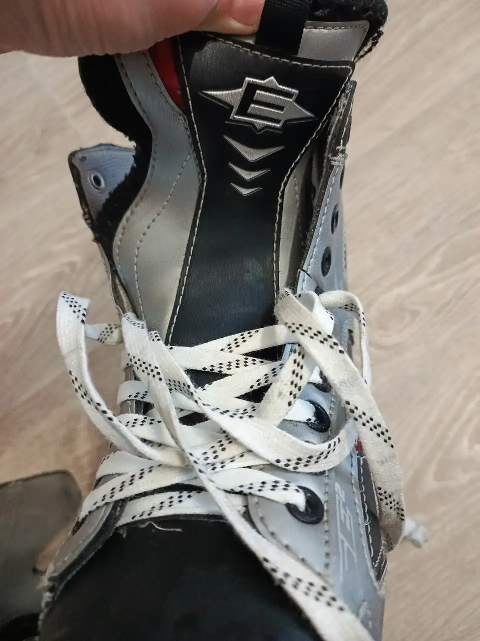 Продам хоккейные коньки Easton SE2