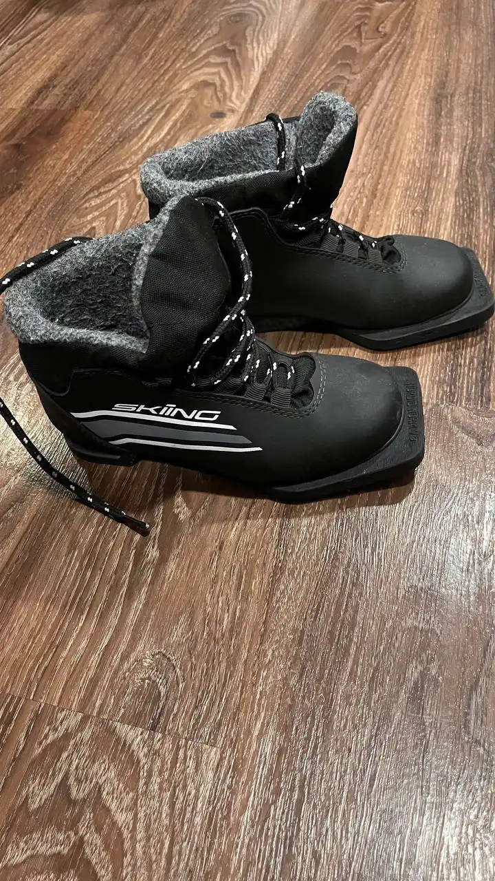 Лыжные ботинки б/у - Лыжное снаряжение (Хобби и отдых) в Ижевск