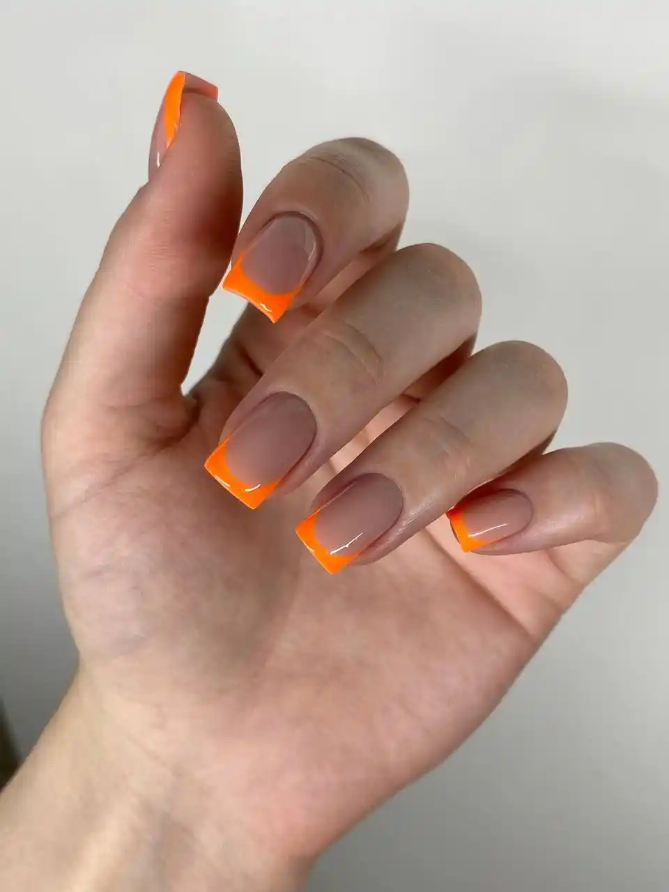 Скидка на маникюр за приведенную подругу