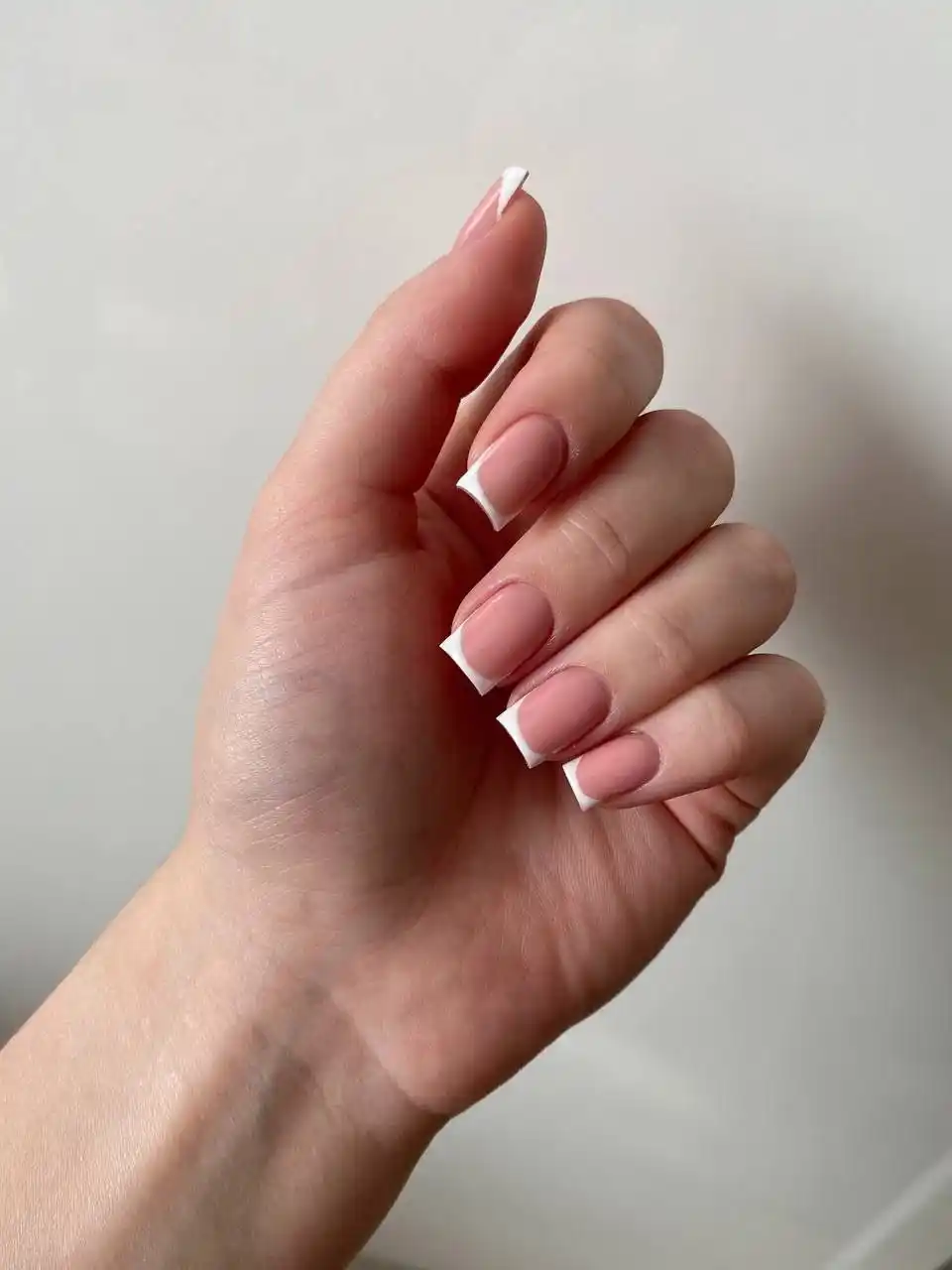 Скидка на маникюр за приведенную подругу