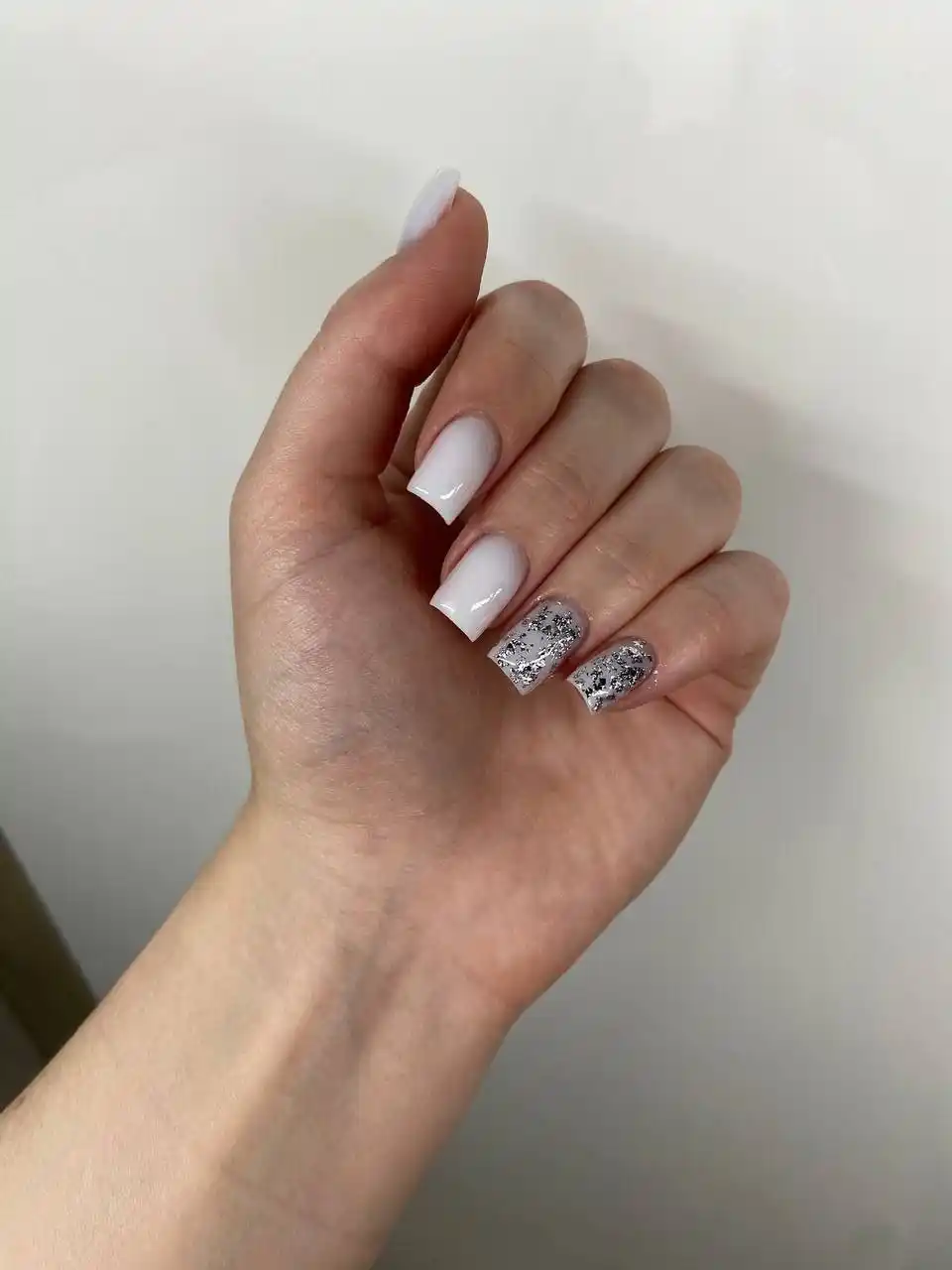 Скидка на маникюр за приведенную подругу