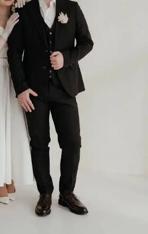 Мужской классический костюм и ботинки