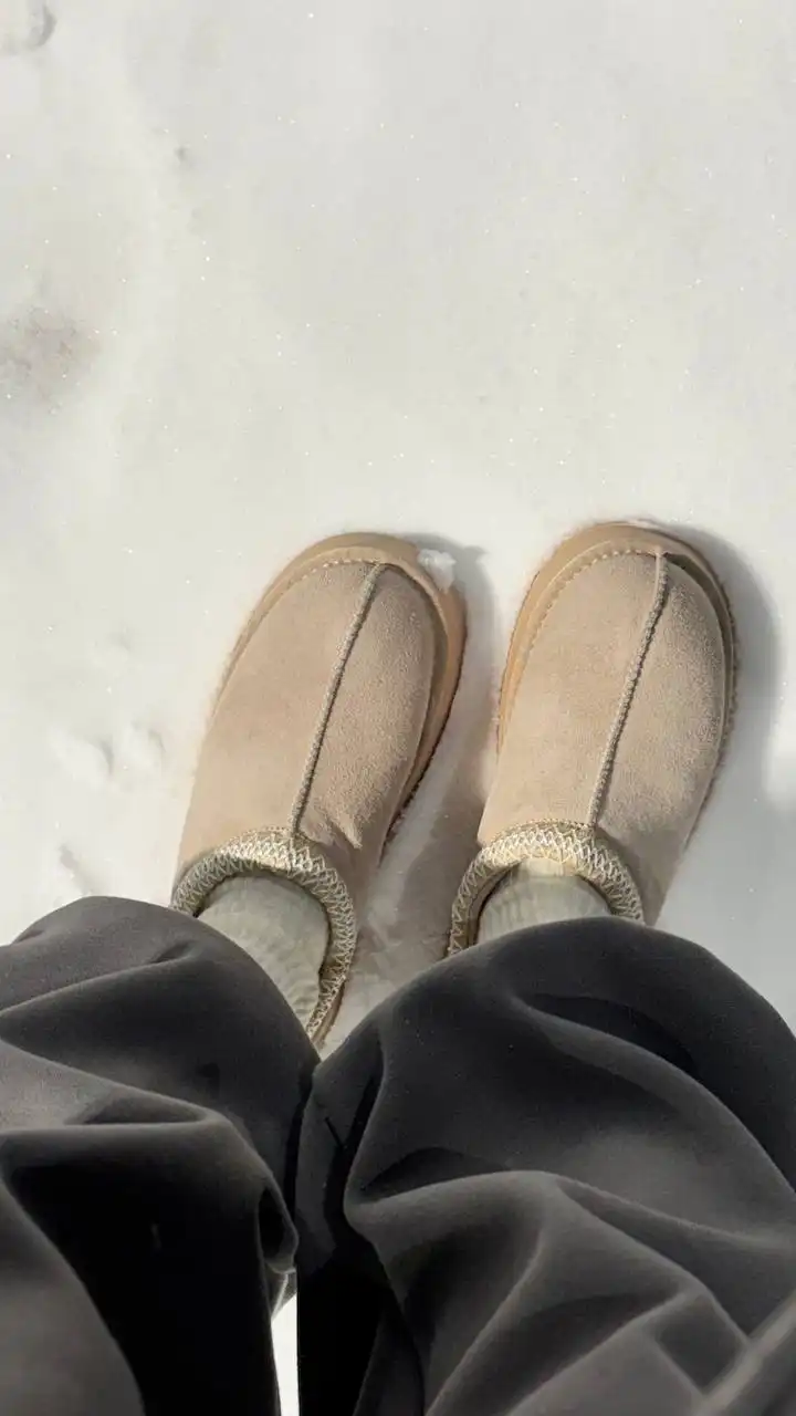 Обувь из натуральной замши и шерсти